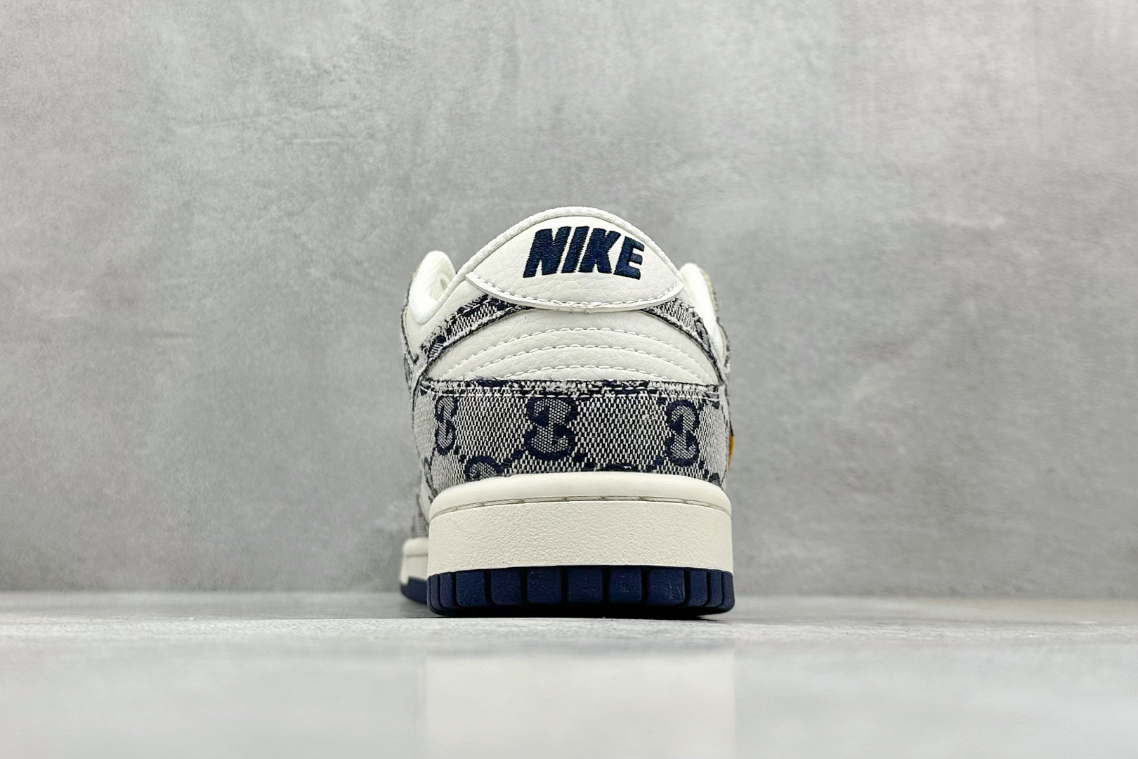  终端放店
XC版 Nk SB Dunk Low 古驰联名-墨蓝 周年高端定制 低帮休闲板鞋
#定制鞋