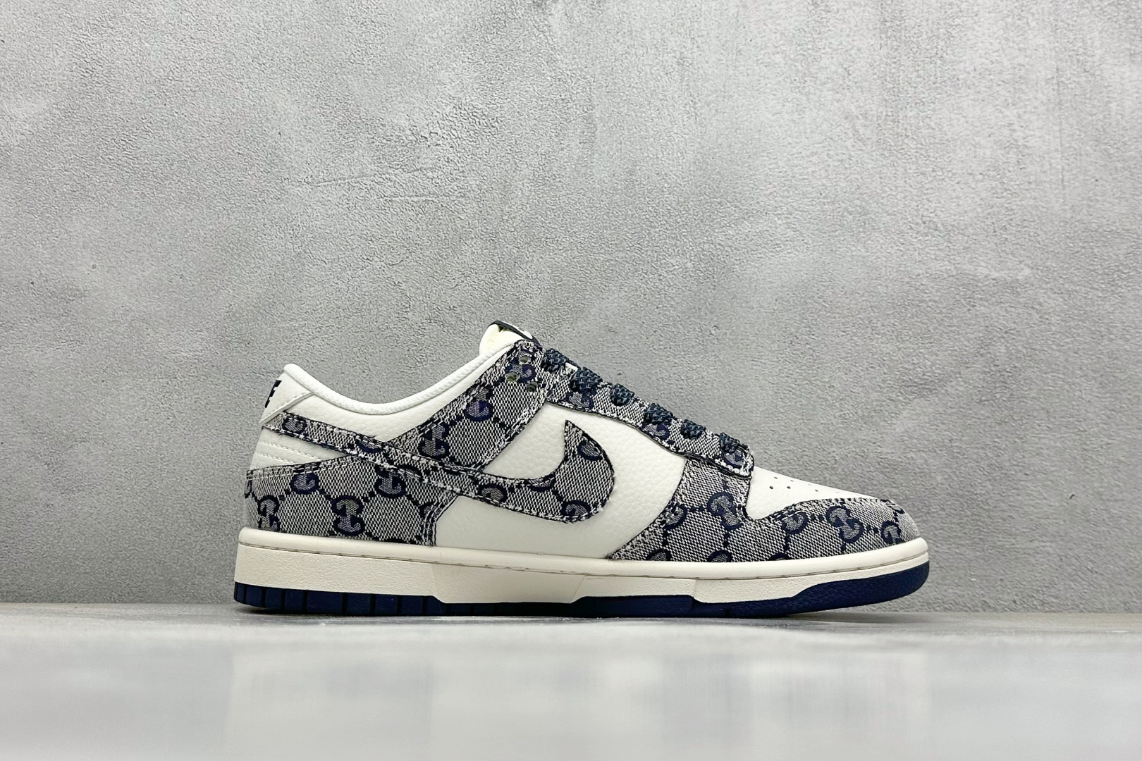  终端放店
XC版 Nk SB Dunk Low 古驰联名-墨蓝 周年高端定制 低帮休闲板鞋
#定制鞋