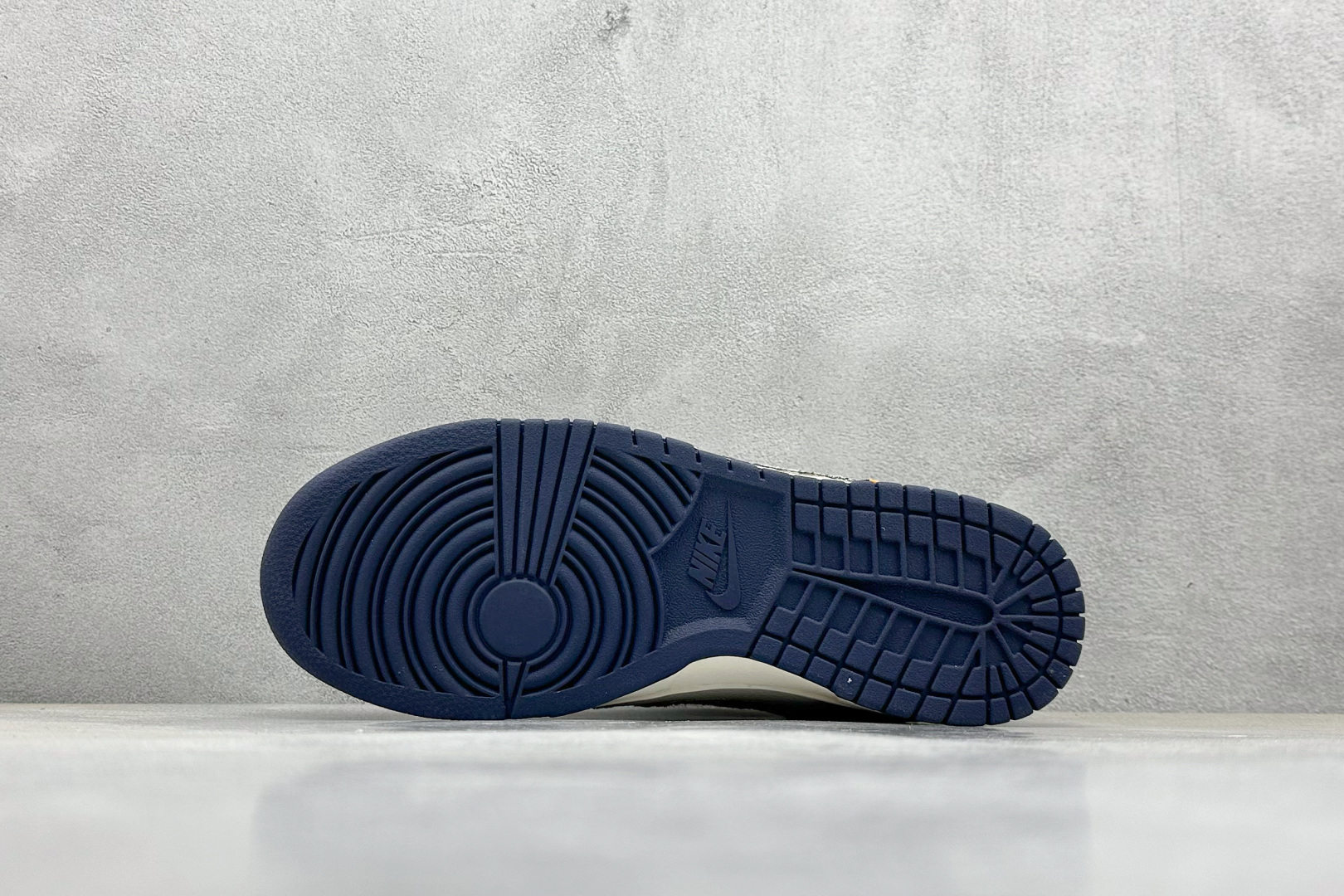 终端放店
XC版 Nk SB Dunk Low 古驰联名-墨蓝 周年高端定制 低帮休闲板鞋
#定制鞋