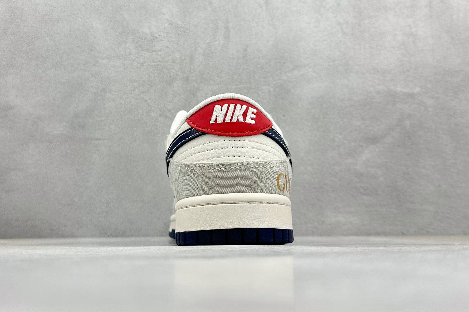  终端放店
XC版 Nike SB Dunk Low 古驰联名 织布蓝勾 周年高端定制 低帮休闲板鞋
