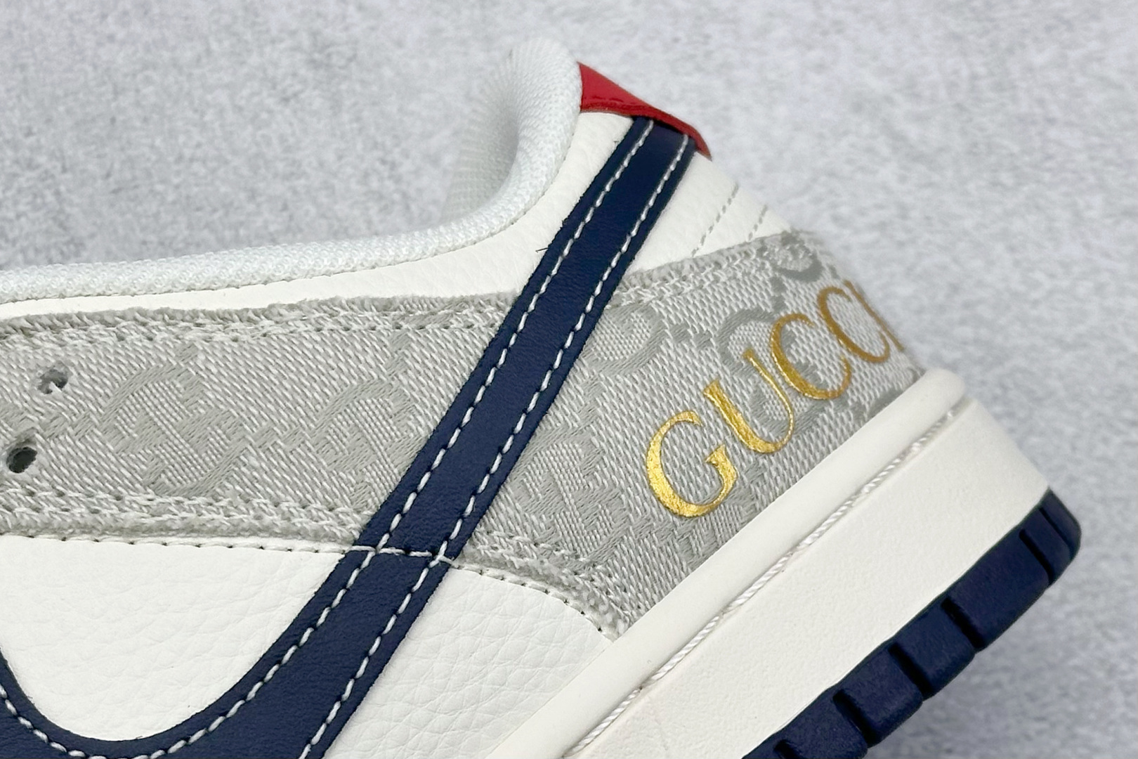  终端放店
XC版 Nike SB Dunk Low 古驰联名 织布蓝勾 周年高端定制 低帮休闲板鞋
