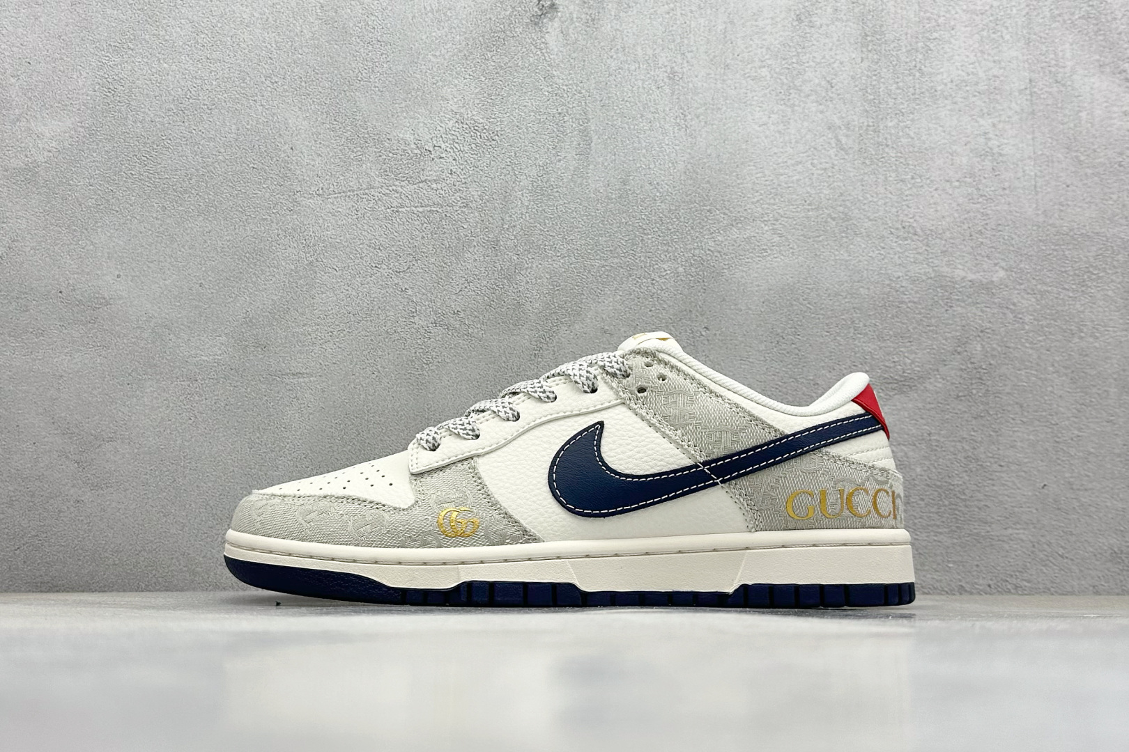  终端放店
XC版 Nike SB Dunk Low 古驰联名 织布蓝勾 周年高端定制 低帮休闲板鞋
