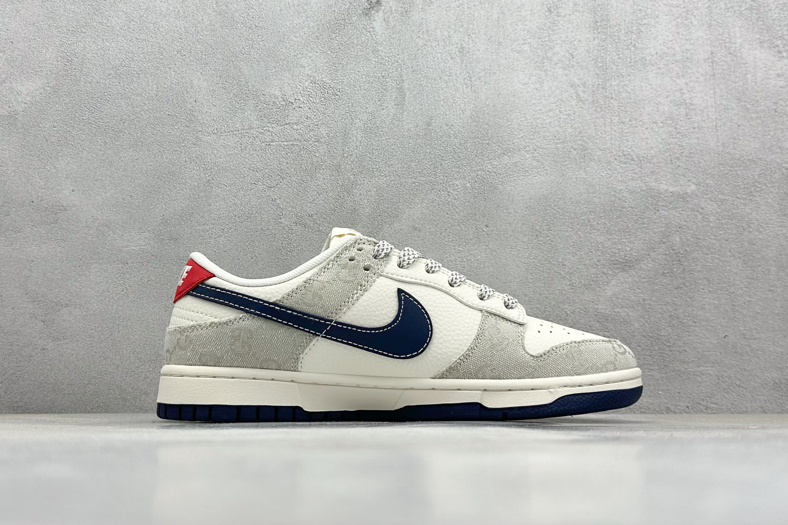  终端放店
XC版 Nike SB Dunk Low 古驰联名 织布蓝勾 周年高端定制 低帮休闲板鞋
