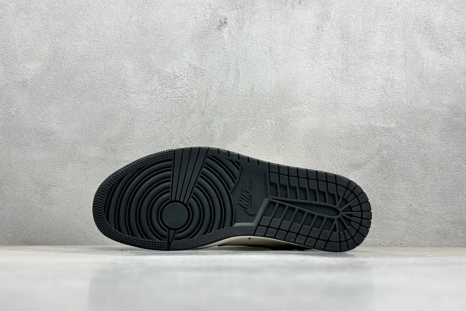 终端放店
XC版 Travis Scott x Fragment Design x Air Jorda