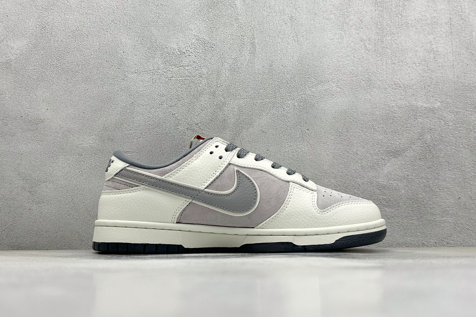  终端放店
SC版 Nike SB Dunk Low Supreme联名三勾 奶白灰底配色 低帮休闲运动