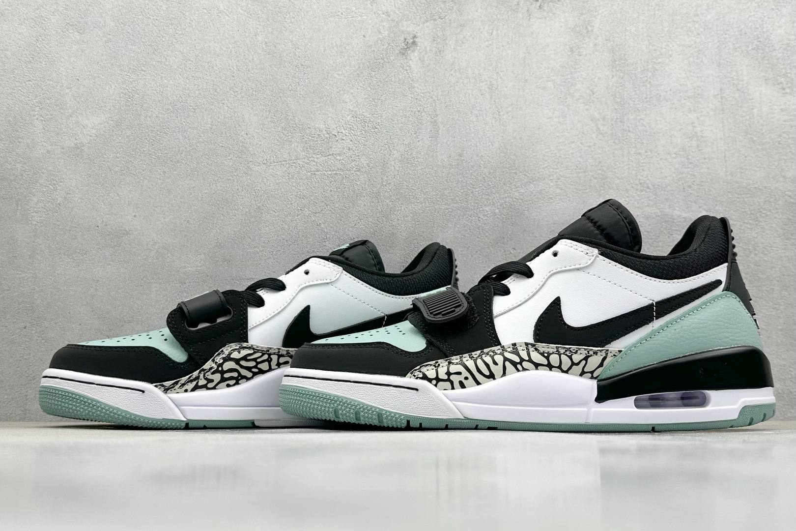  终端放店
最强312 Air Jordan Legacy 312 Low 
有着交错结合的设计，它的名