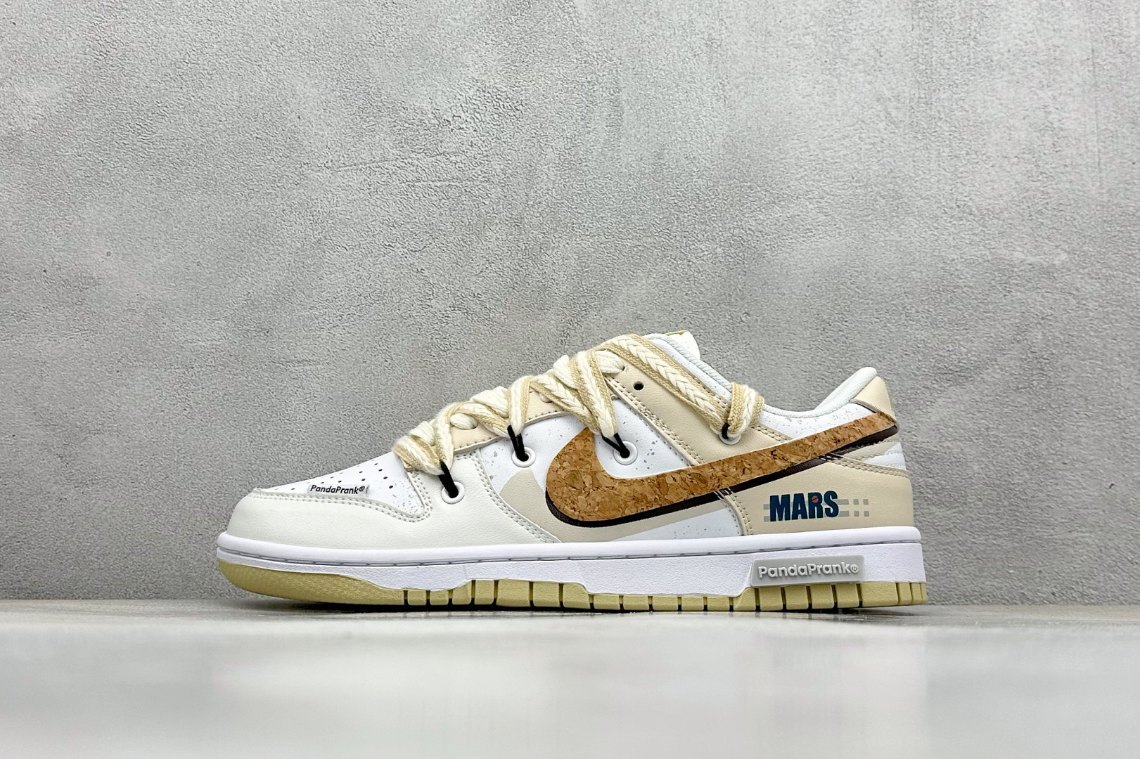  终端放店
FS版 Nike SB Dunk Low 摩卡
纯原大厂出品 极力推荐
原装头层材料 独家版