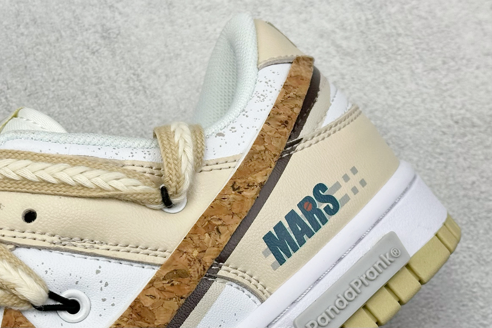  终端放店
FS版 Nike SB Dunk Low 摩卡
纯原大厂出品 极力推荐
原装头层材料 独家版