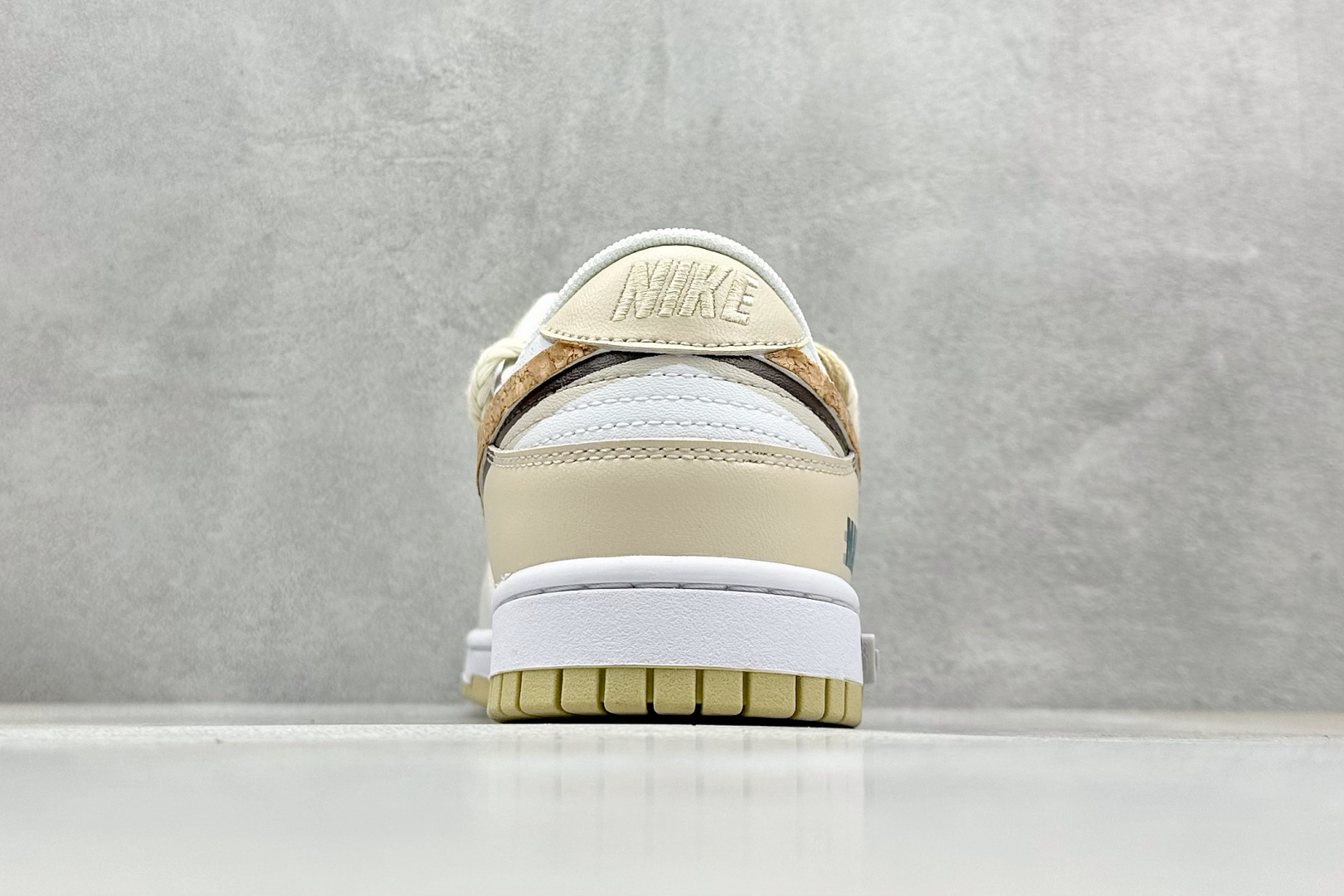  终端放店
FS版 Nike SB Dunk Low 摩卡
纯原大厂出品 极力推荐
原装头层材料 独家版