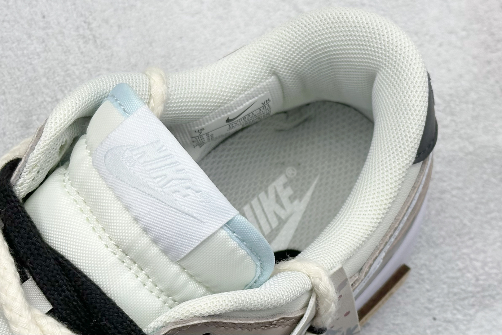  终端放店
FS版 Nike SB Dunk Low 天际线
纯原大厂出品 极力推荐
原装头层材料 独家