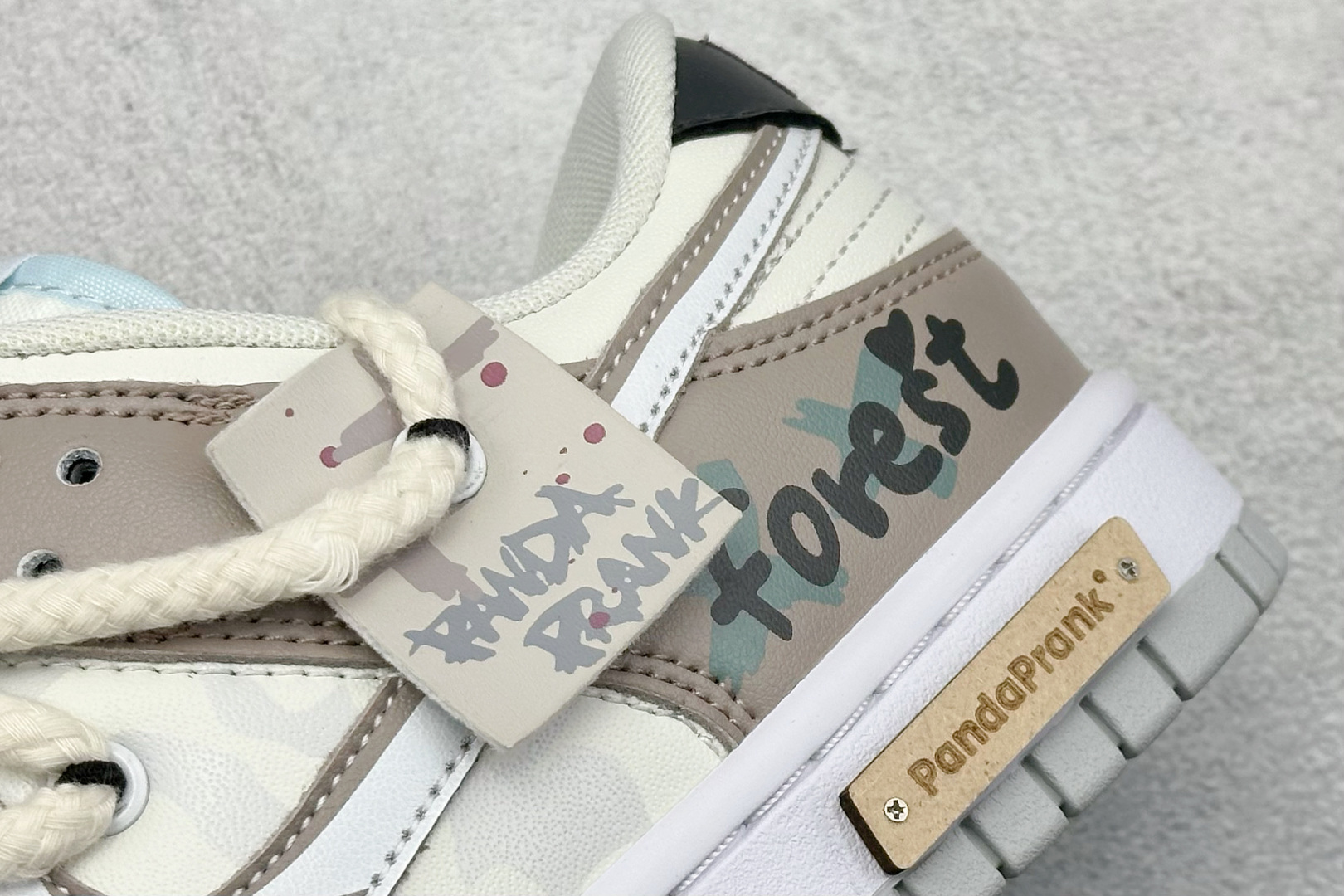  终端放店
FS版 Nike SB Dunk Low 天际线
纯原大厂出品 极力推荐
原装头层材料 独家