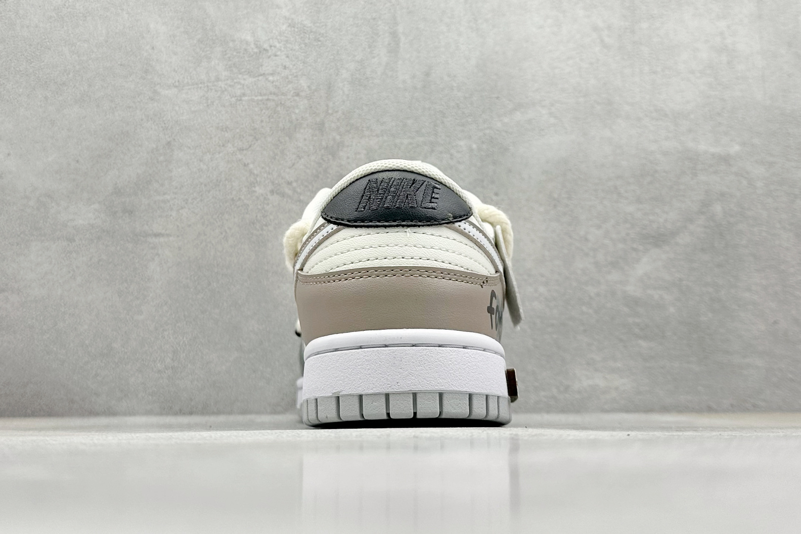  终端放店
FS版 Nike SB Dunk Low 天际线
纯原大厂出品 极力推荐
原装头层材料 独家