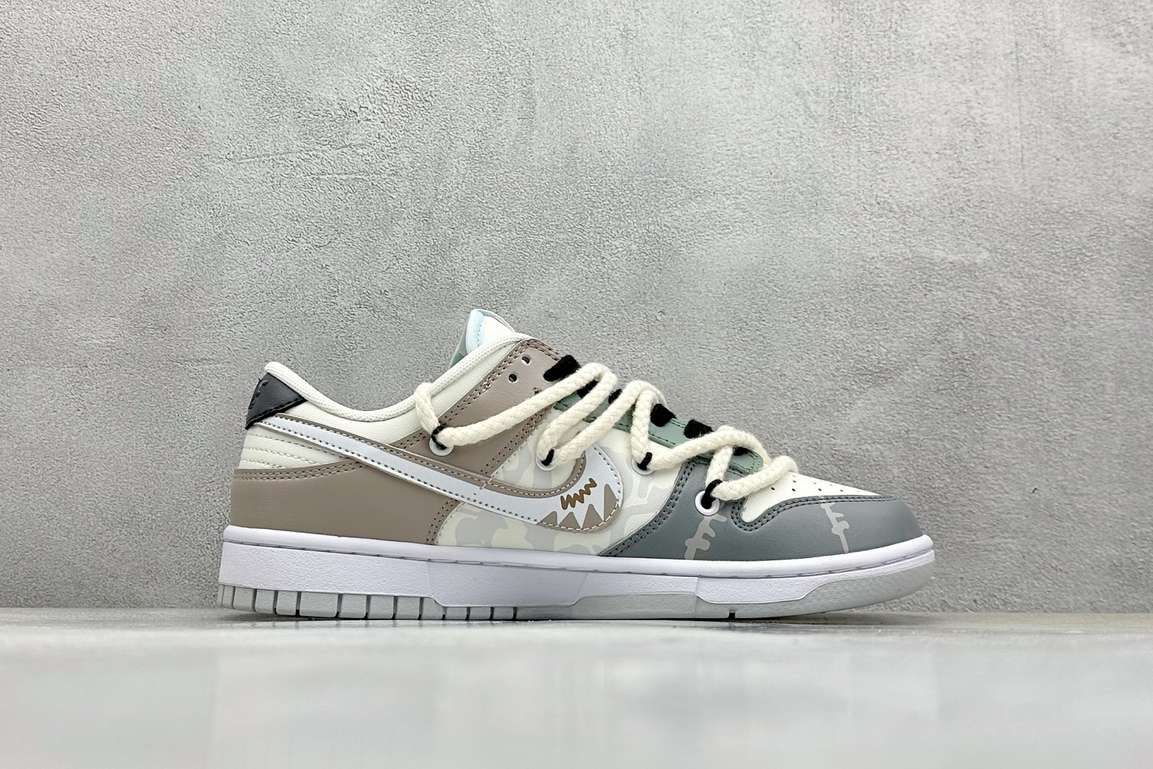  终端放店
FS版 Nike SB Dunk Low 天际线
纯原大厂出品 极力推荐
原装头层材料 独家