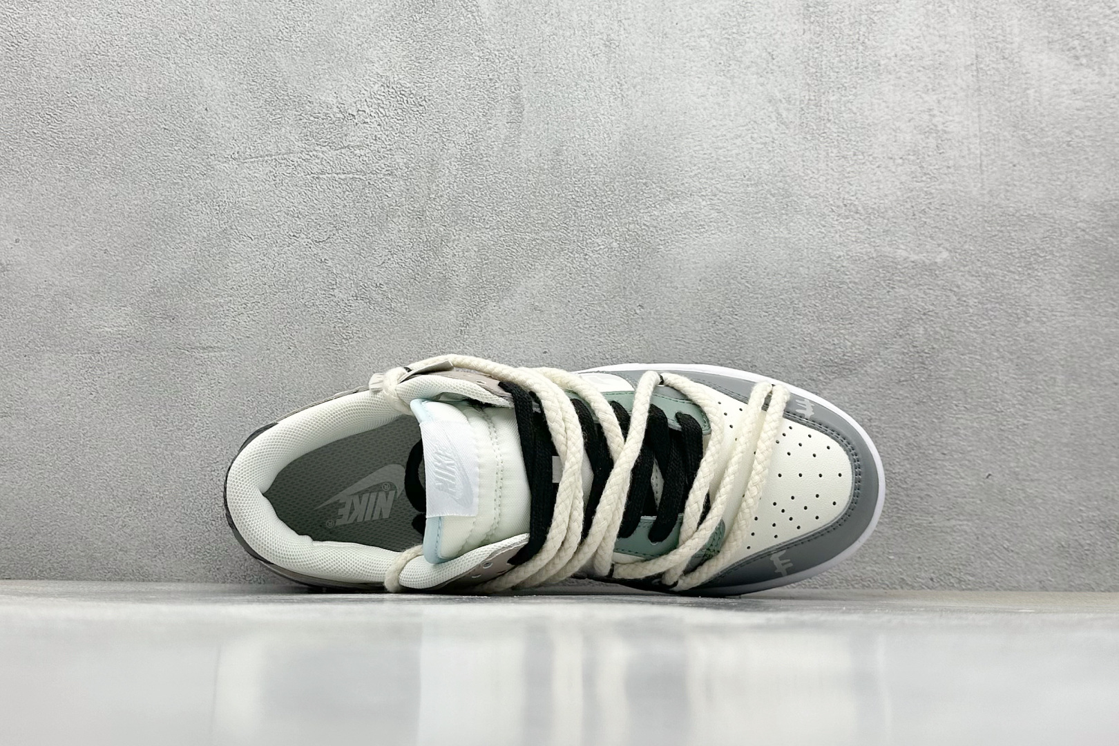  终端放店
FS版 Nike SB Dunk Low 天际线
纯原大厂出品 极力推荐
原装头层材料 独家
