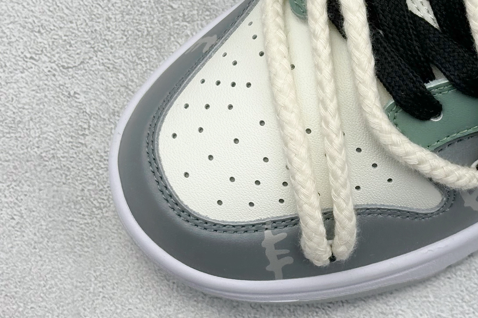  终端放店
FS版 Nike SB Dunk Low 天际线
纯原大厂出品 极力推荐
原装头层材料 独家