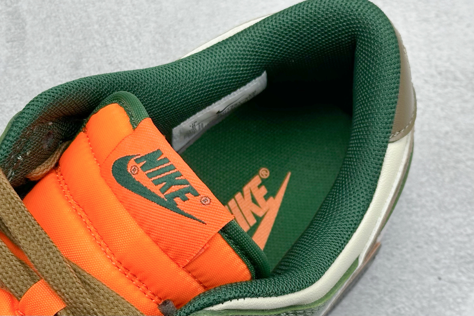  终端放店
FS版 Nike SB Dunk Low 光年
纯原大厂出品 极力推荐
原装头层材料 独家版