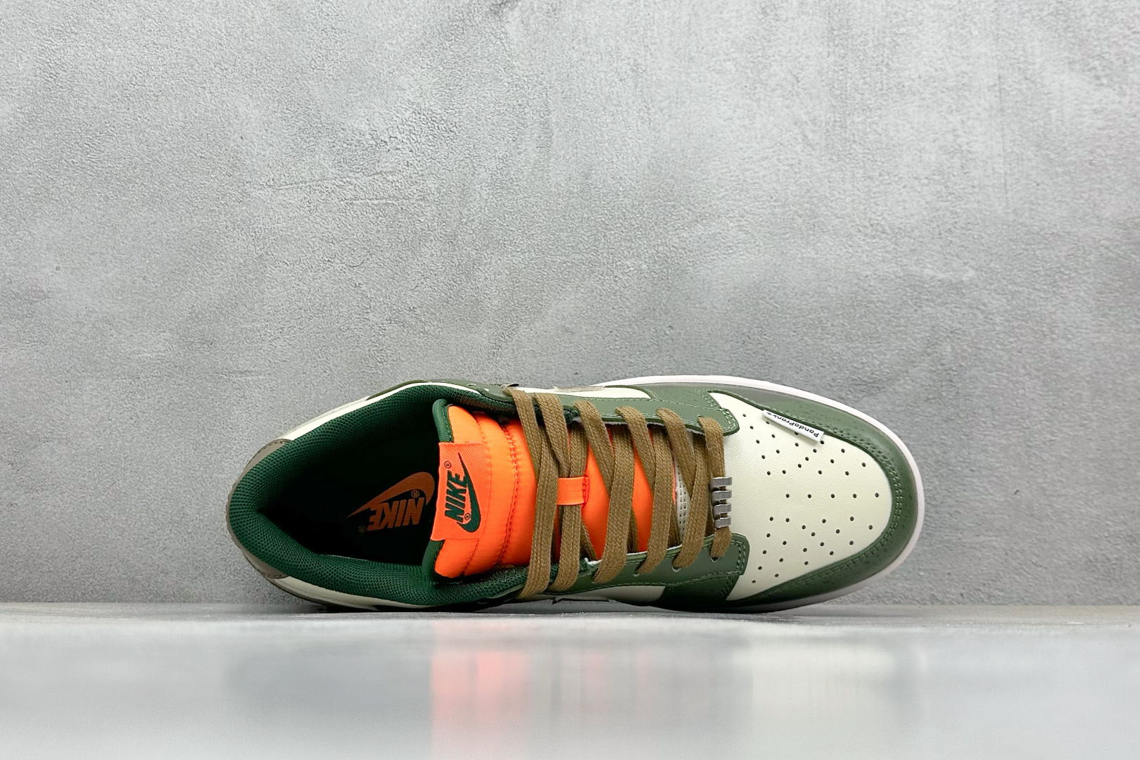  终端放店
FS版 Nike SB Dunk Low 光年
纯原大厂出品 极力推荐
原装头层材料 独家版