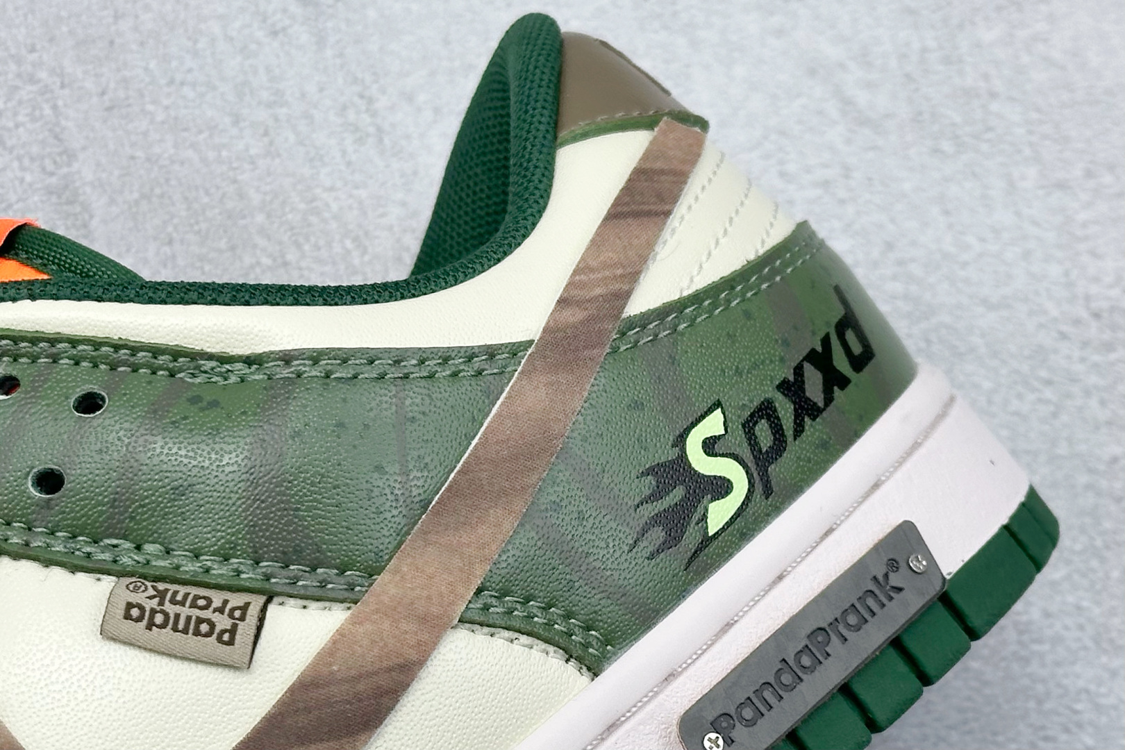  终端放店
FS版 Nike SB Dunk Low 光年
纯原大厂出品 极力推荐
原装头层材料 独家版