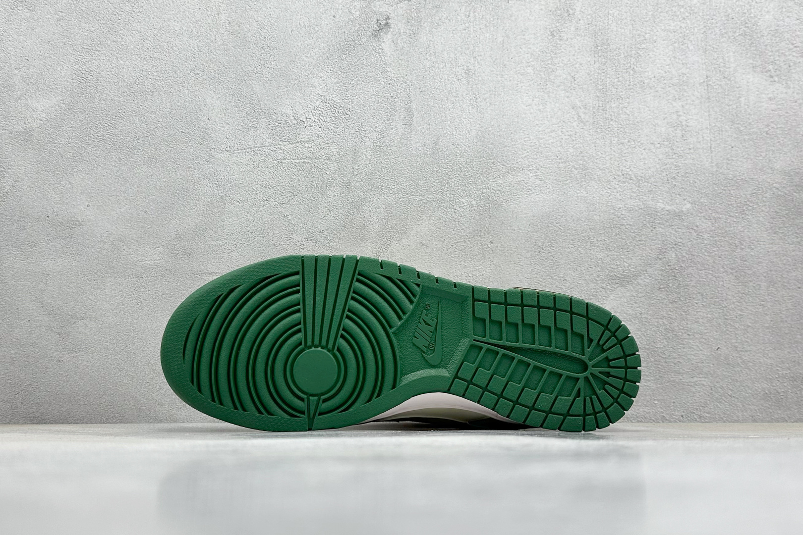  终端放店
FS版 Nike SB Dunk Low 光年
纯原大厂出品 极力推荐
原装头层材料 独家版