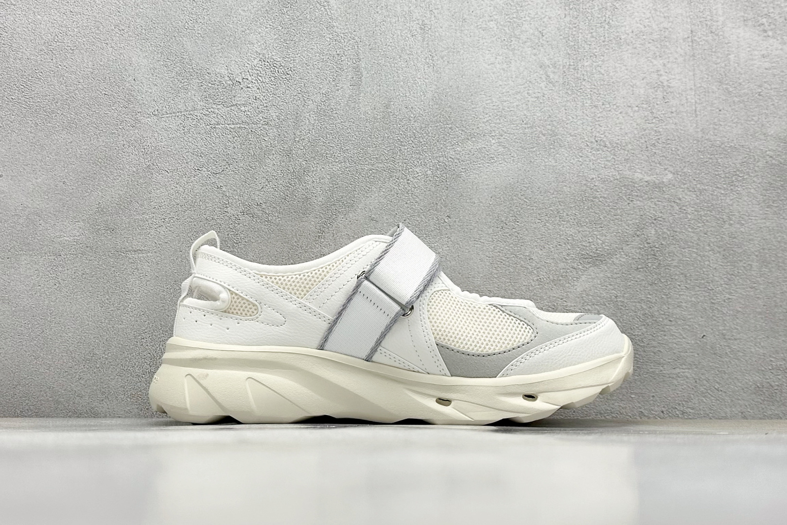  
New Balance Breeze 新百伦玛丽珍低帮生活休闲鞋 

货号：SD2202WH
尺码