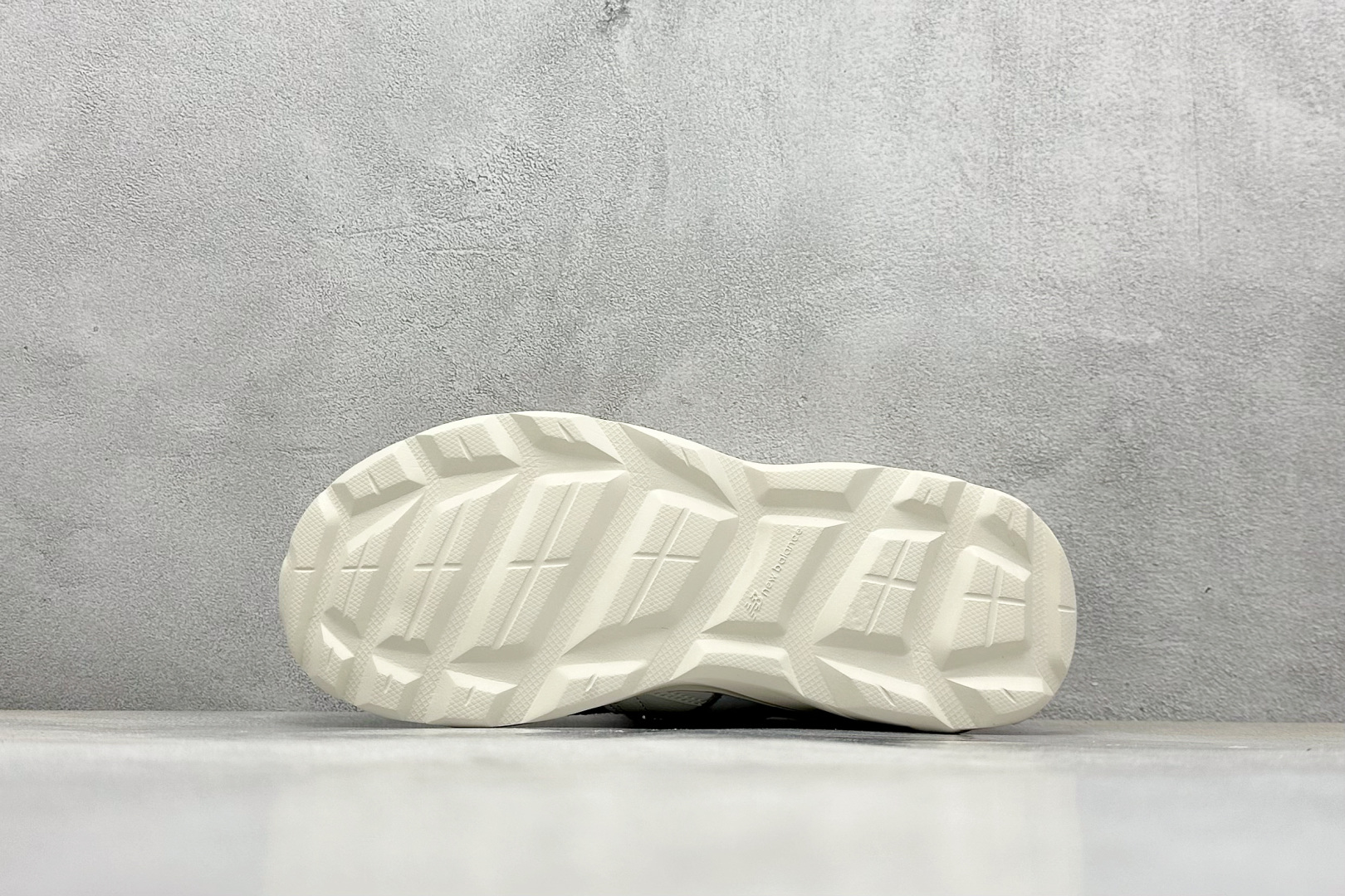  
New Balance Breeze 新百伦玛丽珍低帮生活休闲鞋 

货号：SD2202WH
尺码