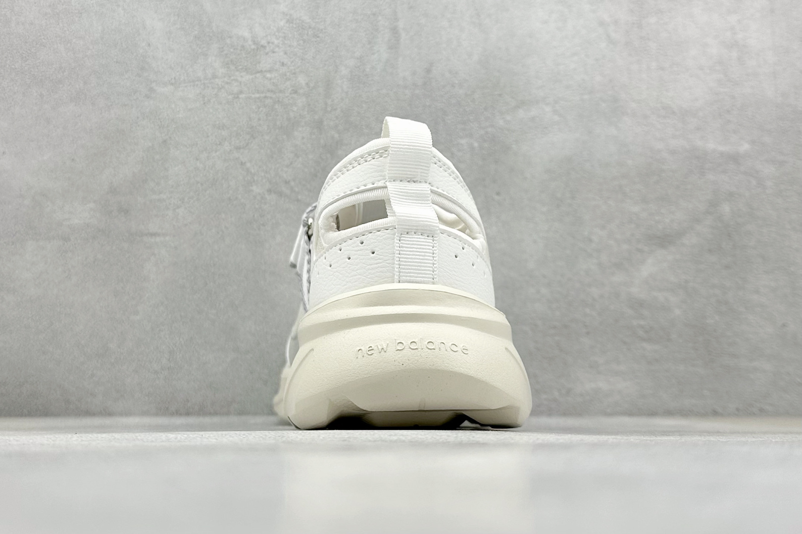  
New Balance Breeze 新百伦玛丽珍低帮生活休闲鞋 

货号：SD2202WH
尺码