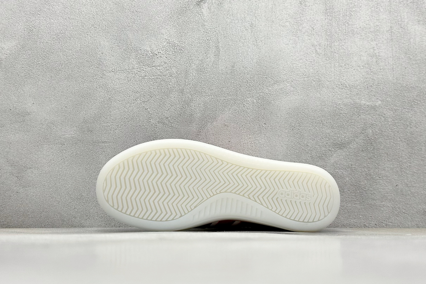  
Adidas Barreda Decode 阿迪舒适减震低帮休闲板鞋

货号：J
尺码：36-45