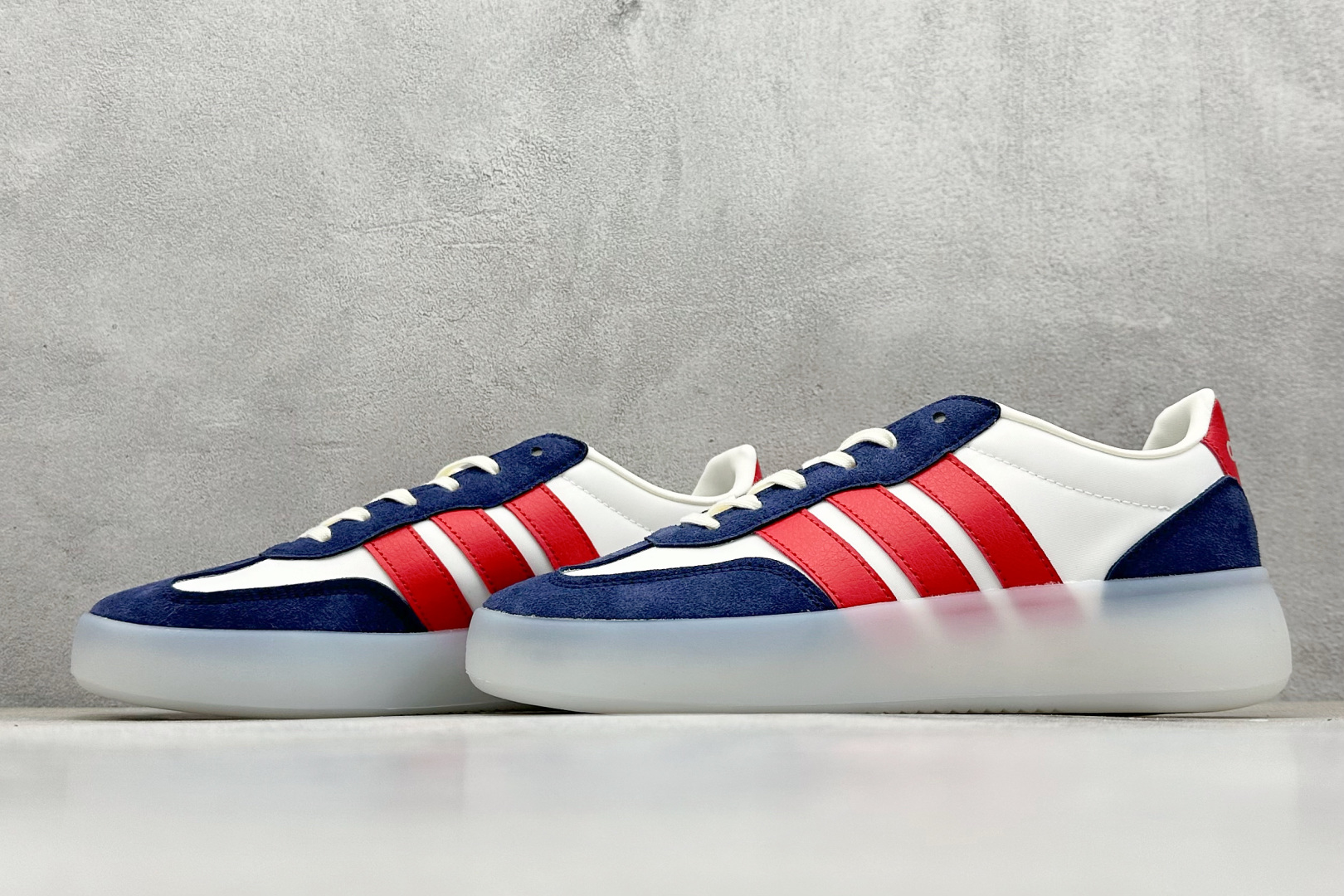  
Adidas Barreda Decode 阿迪舒适减震低帮休闲板鞋

货号：J
尺码：36-45