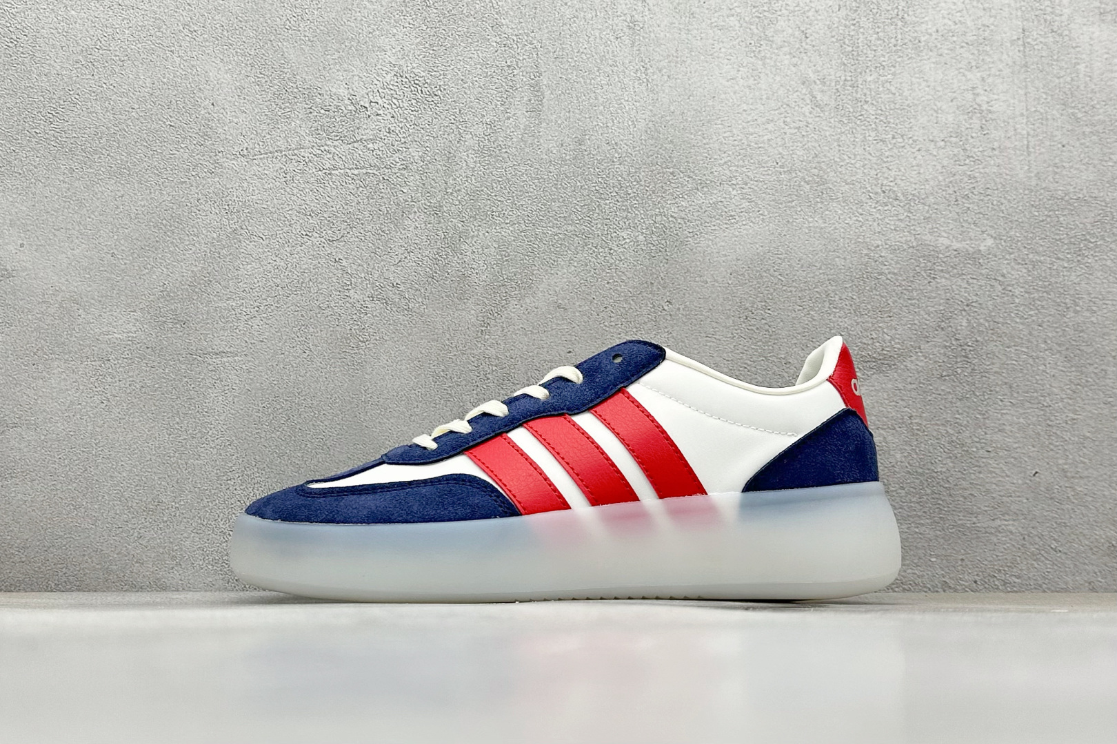  
Adidas Barreda Decode 阿迪舒适减震低帮休闲板鞋

货号：J
尺码：36-45