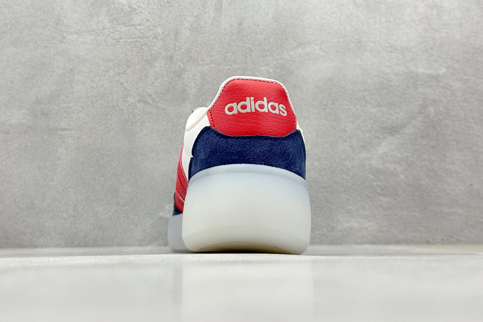  
Adidas Barreda Decode 阿迪舒适减震低帮休闲板鞋

货号：J
尺码：36-45