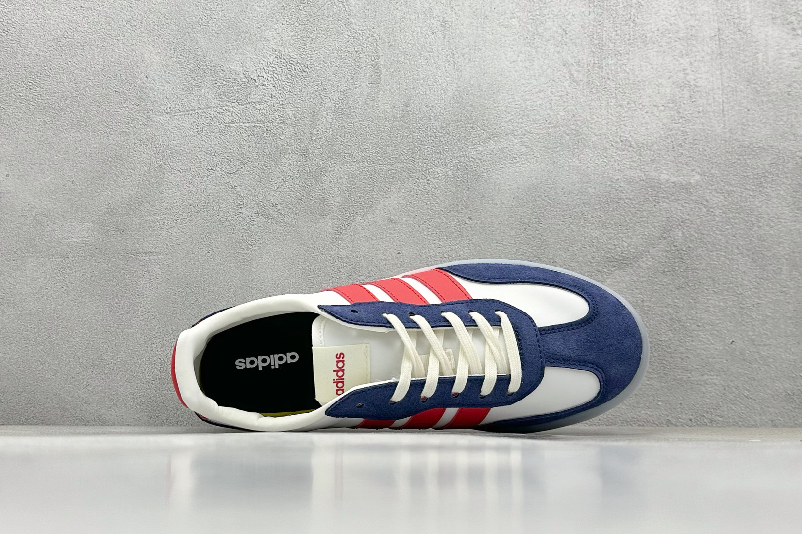  
Adidas Barreda Decode 阿迪舒适减震低帮休闲板鞋

货号：J
尺码：36-45
