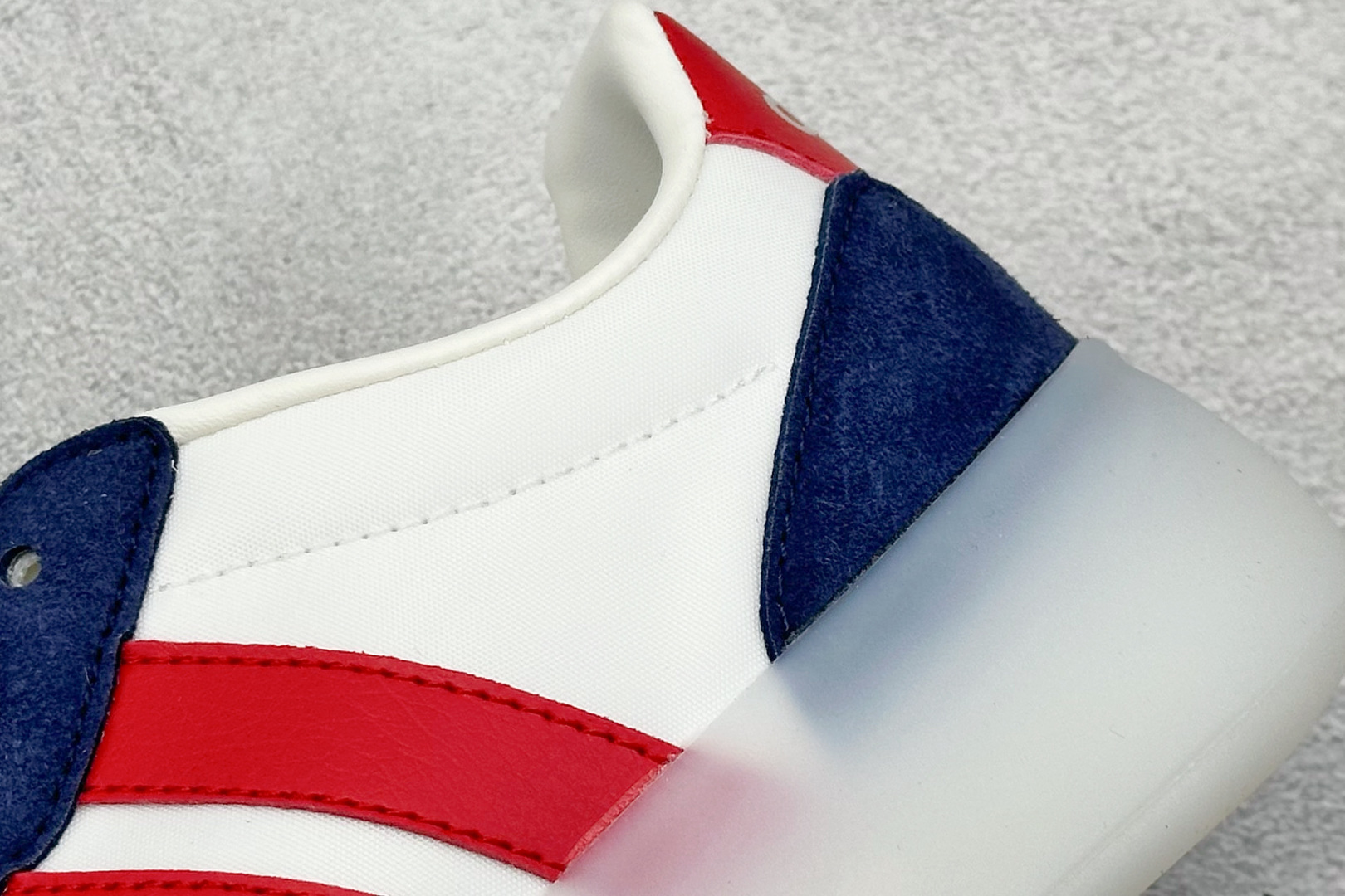  
Adidas Barreda Decode 阿迪舒适减震低帮休闲板鞋

货号：J
尺码：36-45