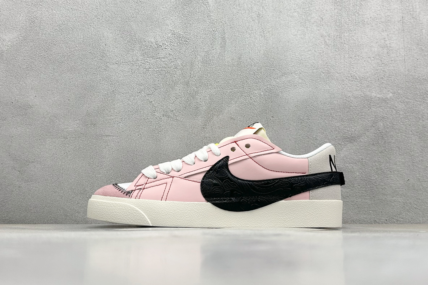 NO:284258,Local store private NK Blazer Low 77 JUMBO Retro Classic Trail Blazer Shoes The recognizable Nike Blazer Mid color scheme will return to the market this year. Swoosh color scheme fills, and the shoes are simple and elegant and classic!  Article number DN2158 601 Code 26, manolo blahnik,stuart weitzman19860909本地 放店私 NK Blazer Low 77 JUMBO 复古经典开拓者 板鞋 颇具辨识度的Nike Blazer Mid配色,将于今年回归登场 Swoosh配色填充,鞋款简约大气经典再现！ 货号DN2158 601 编码26,,manolo blahnik,stuart weitzman,Men's shoes