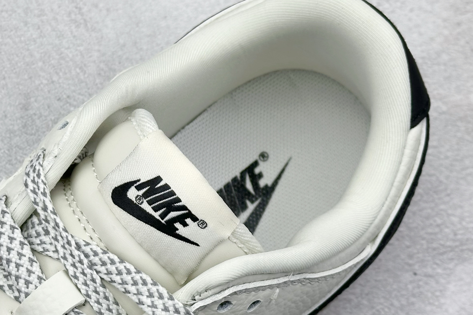  
XC版 Supreme x Nk SB Dunk Low 联名款米黑棕 周年高端定制 低帮休闲板鞋
