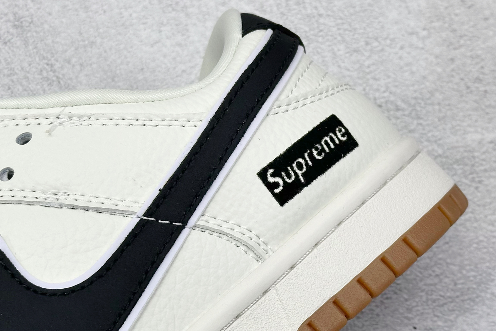  
XC版 Supreme x Nk SB Dunk Low 联名款米黑棕 周年高端定制 低帮休闲板鞋
