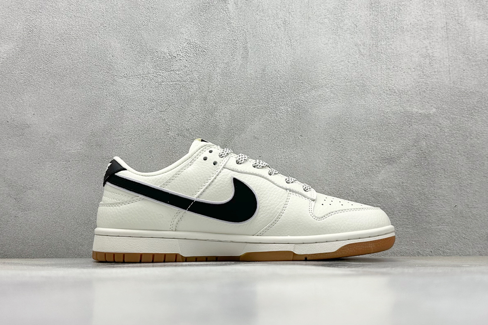 
XC版 Supreme x Nk SB Dunk Low 联名款米黑棕 周年高端定制 低帮休闲板鞋
