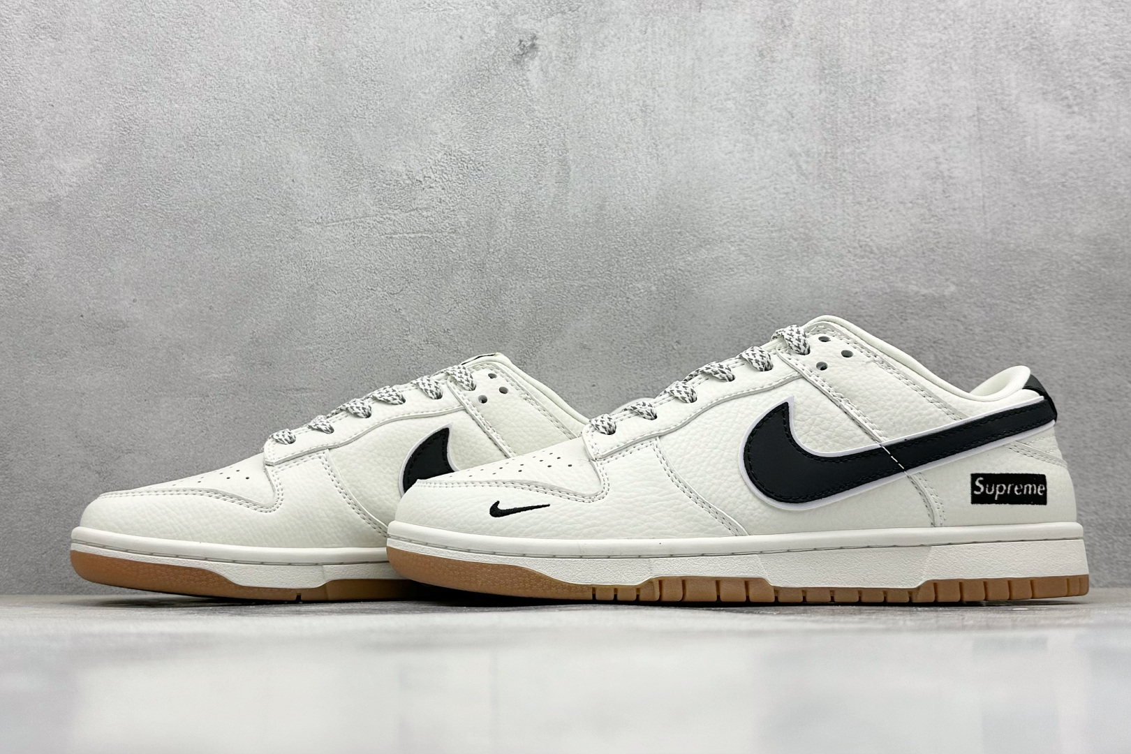  
XC版 Supreme x Nk SB Dunk Low 联名款米黑棕 周年高端定制 低帮休闲板鞋
