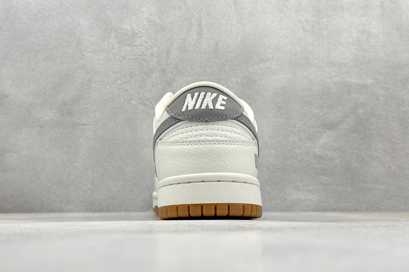  
XC版 Supreme x Nk SB Dunk Low 联名款米灰小勾 周年高端定制 低帮休闲板鞋