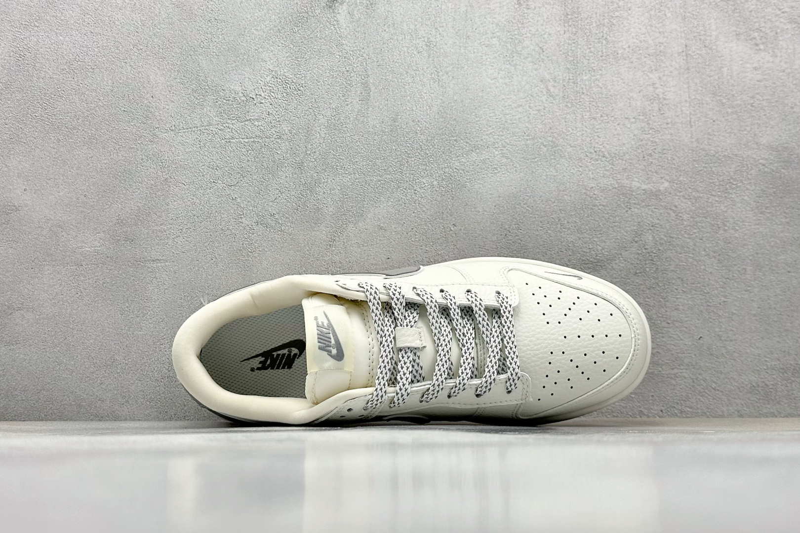  
XC版 Supreme x Nk SB Dunk Low 联名款米灰小勾 周年高端定制 低帮休闲板鞋