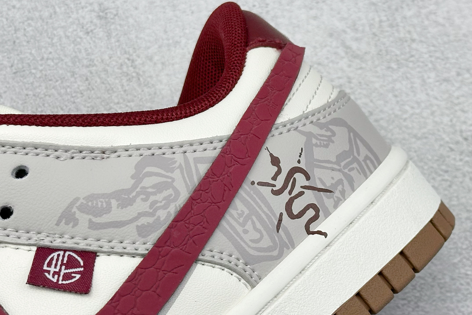  
FS版 Nike SB Dunk Low 环岁之礼
纯原大厂出品 极力推荐
原装头层材料 独家版型蒸