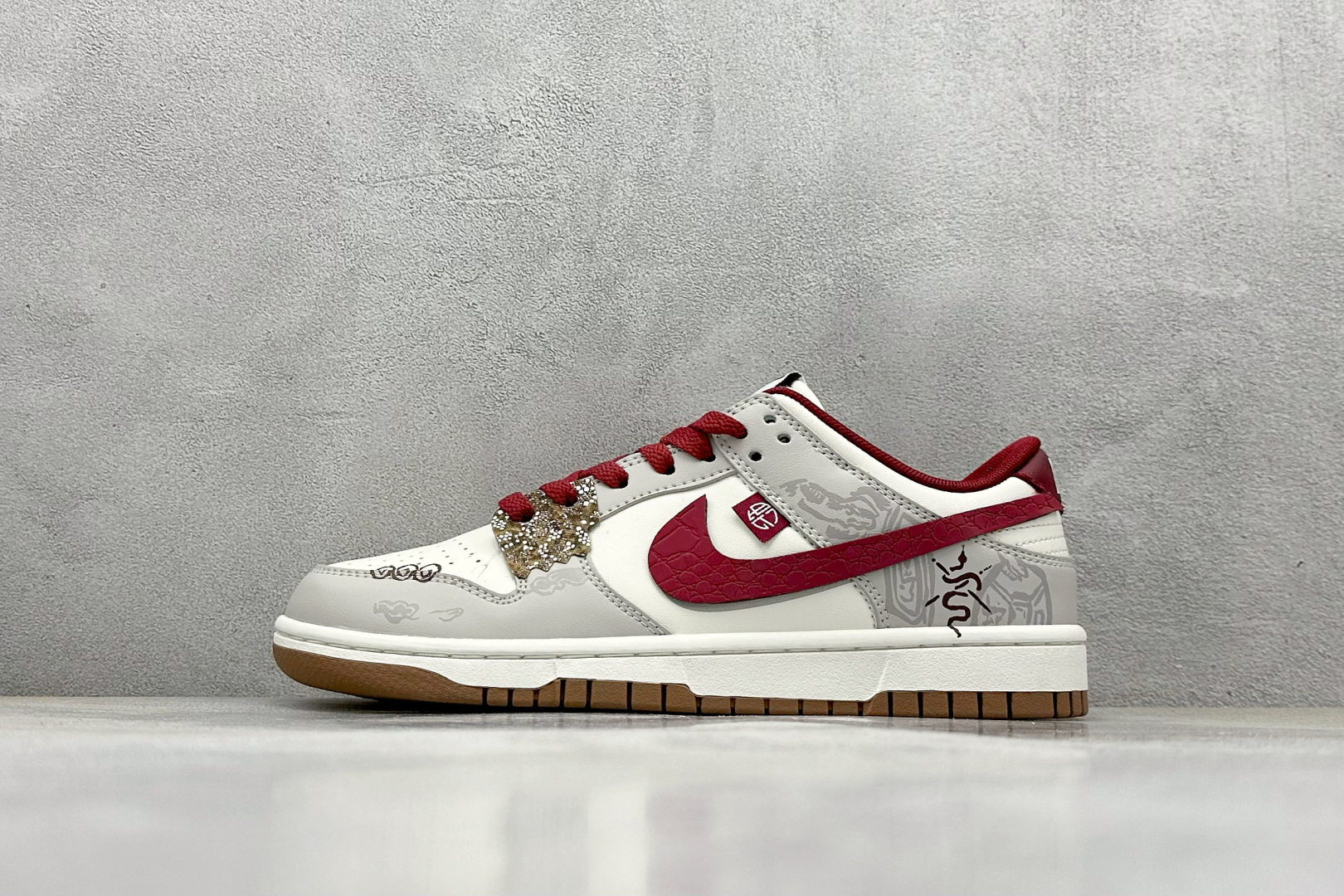  
FS版 Nike SB Dunk Low 环岁之礼
纯原大厂出品 极力推荐
原装头层材料 独家版型蒸