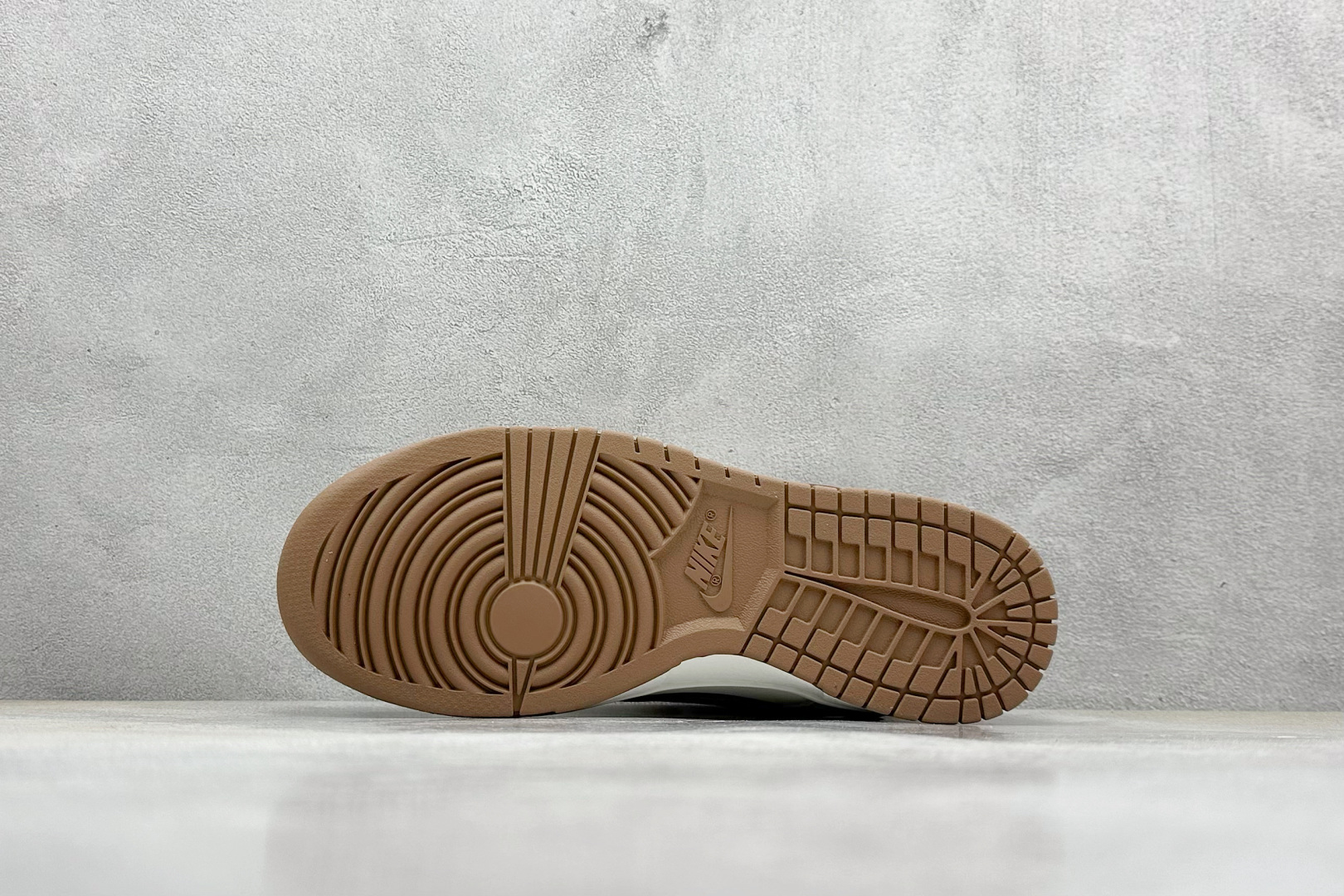  
FS版 Nike SB Dunk Low 环岁之礼
纯原大厂出品 极力推荐
原装头层材料 独家版型蒸