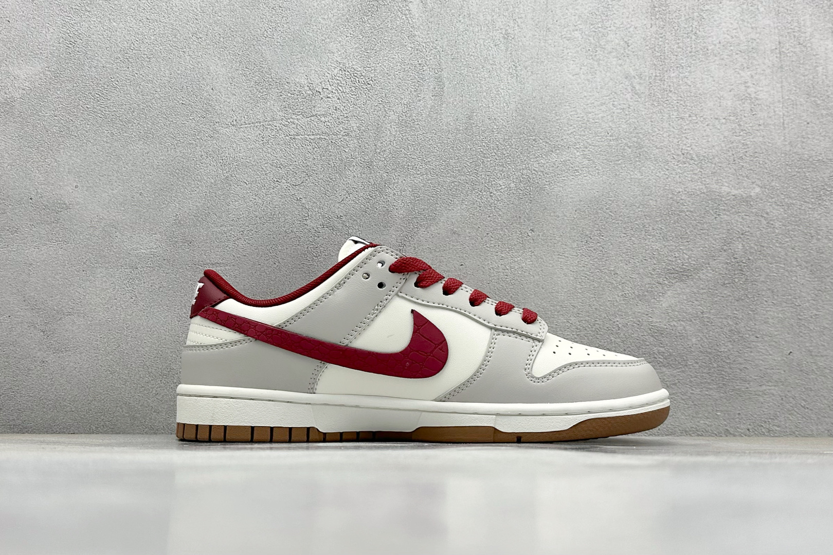  
FS版 Nike SB Dunk Low 环岁之礼
纯原大厂出品 极力推荐
原装头层材料 独家版型蒸