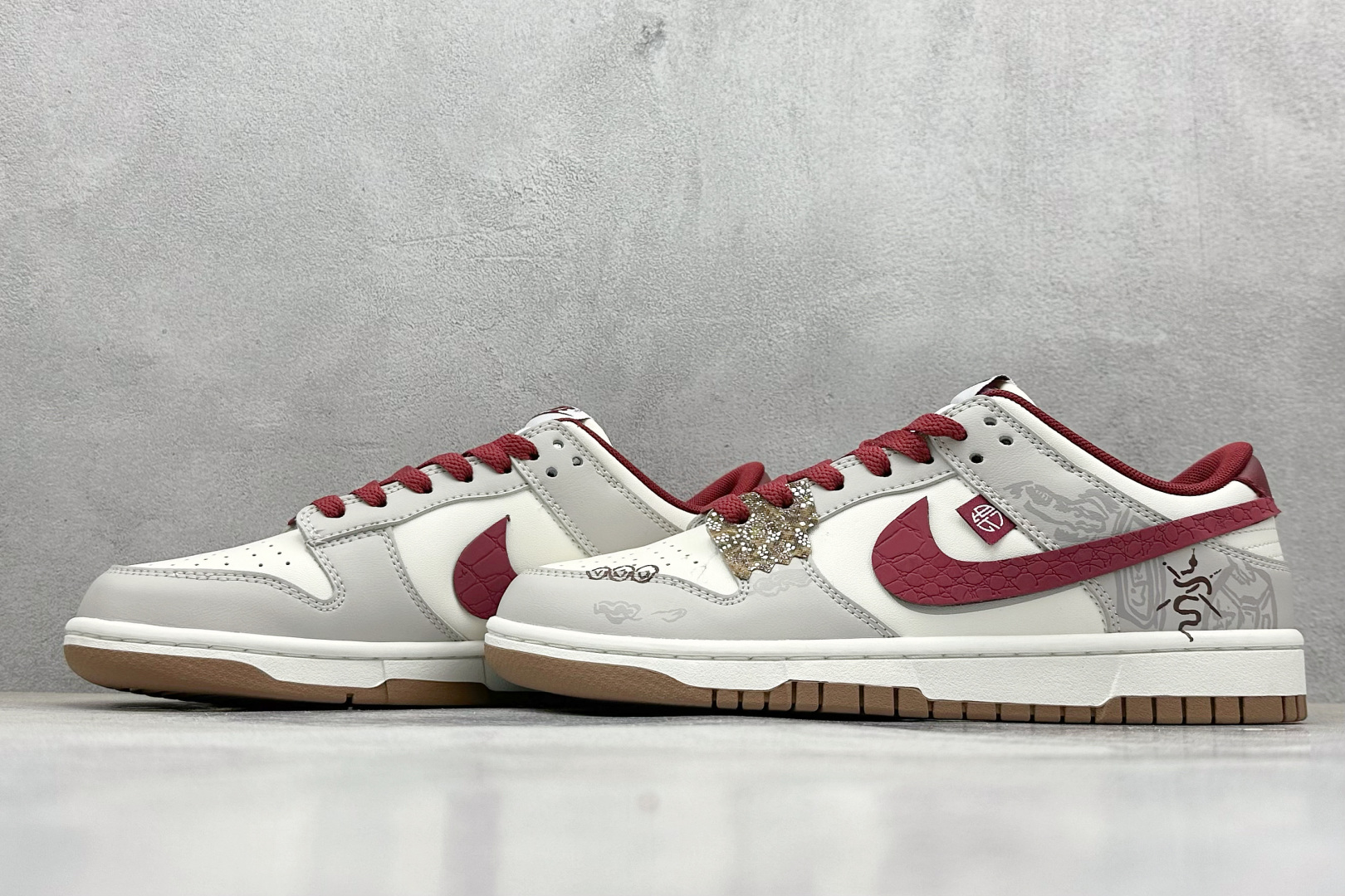  
FS版 Nike SB Dunk Low 环岁之礼
纯原大厂出品 极力推荐
原装头层材料 独家版型蒸
