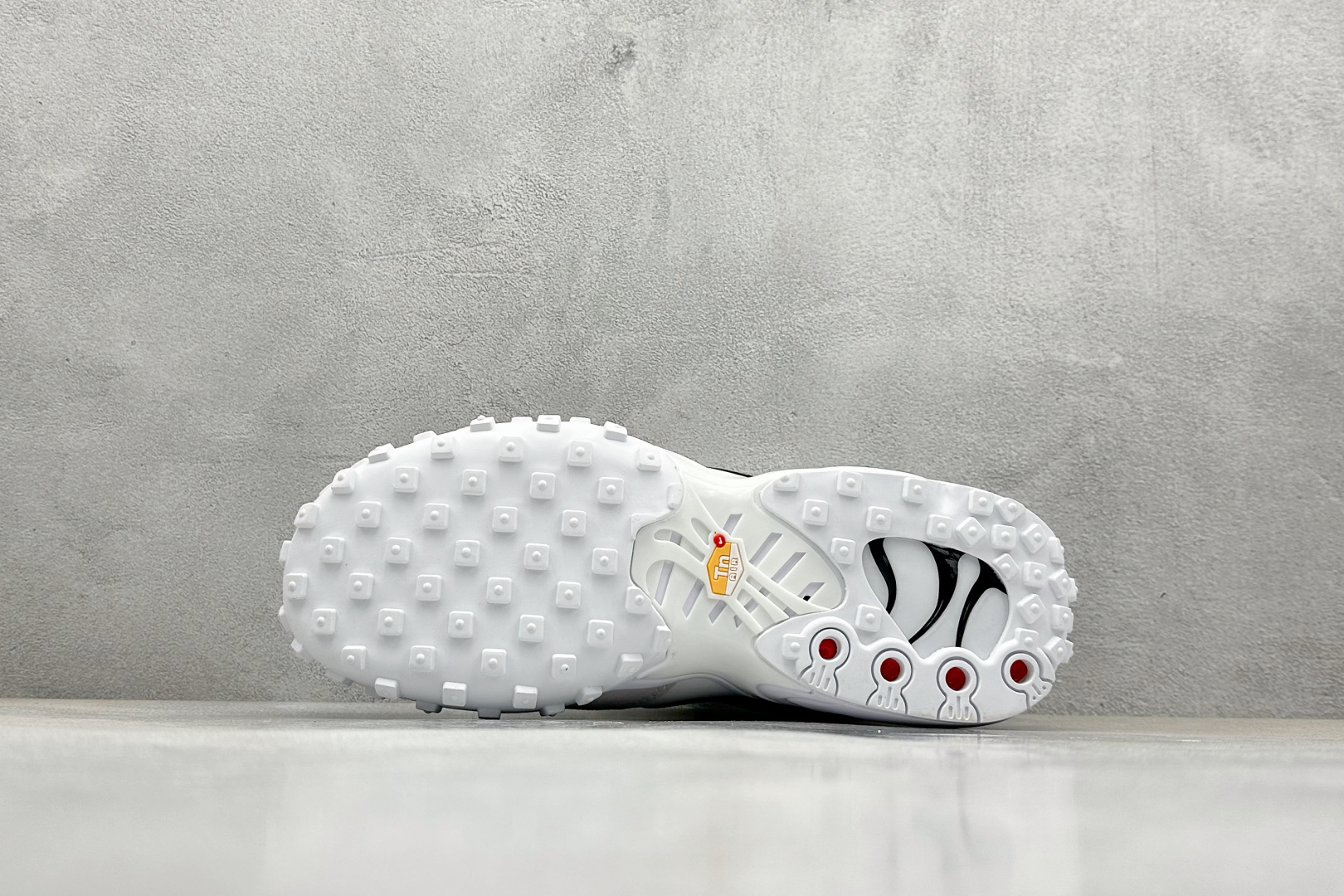 Nike Air Max Waffle SP: Retro Style with Modern Air Cushioning Comfort 5 cmp i1746595753808 6685 0 3