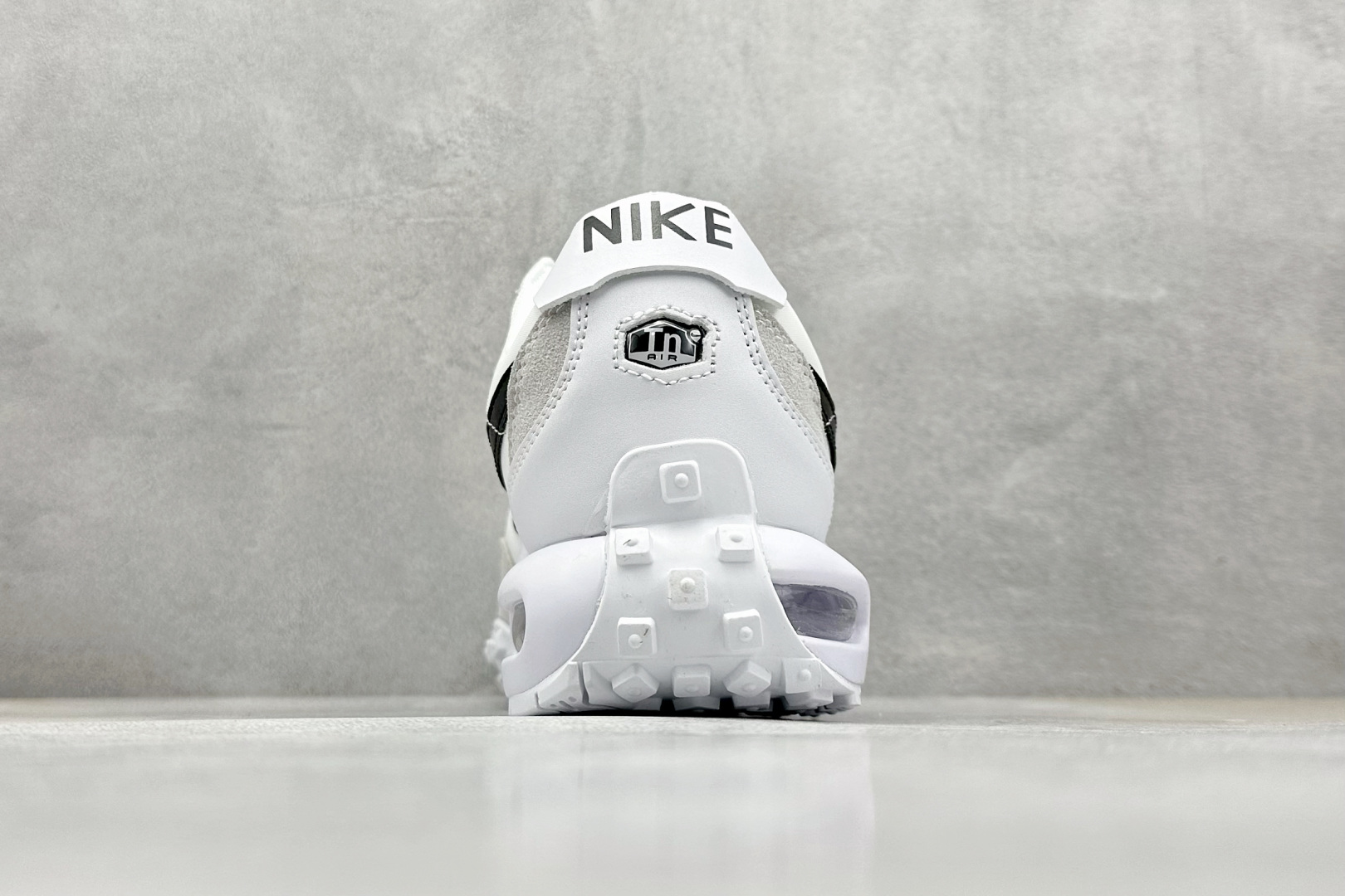Nike Air Max Waffle SP: Retro Style with Modern Air Cushioning Comfort 7 cmp i1746595754838 109 0 5