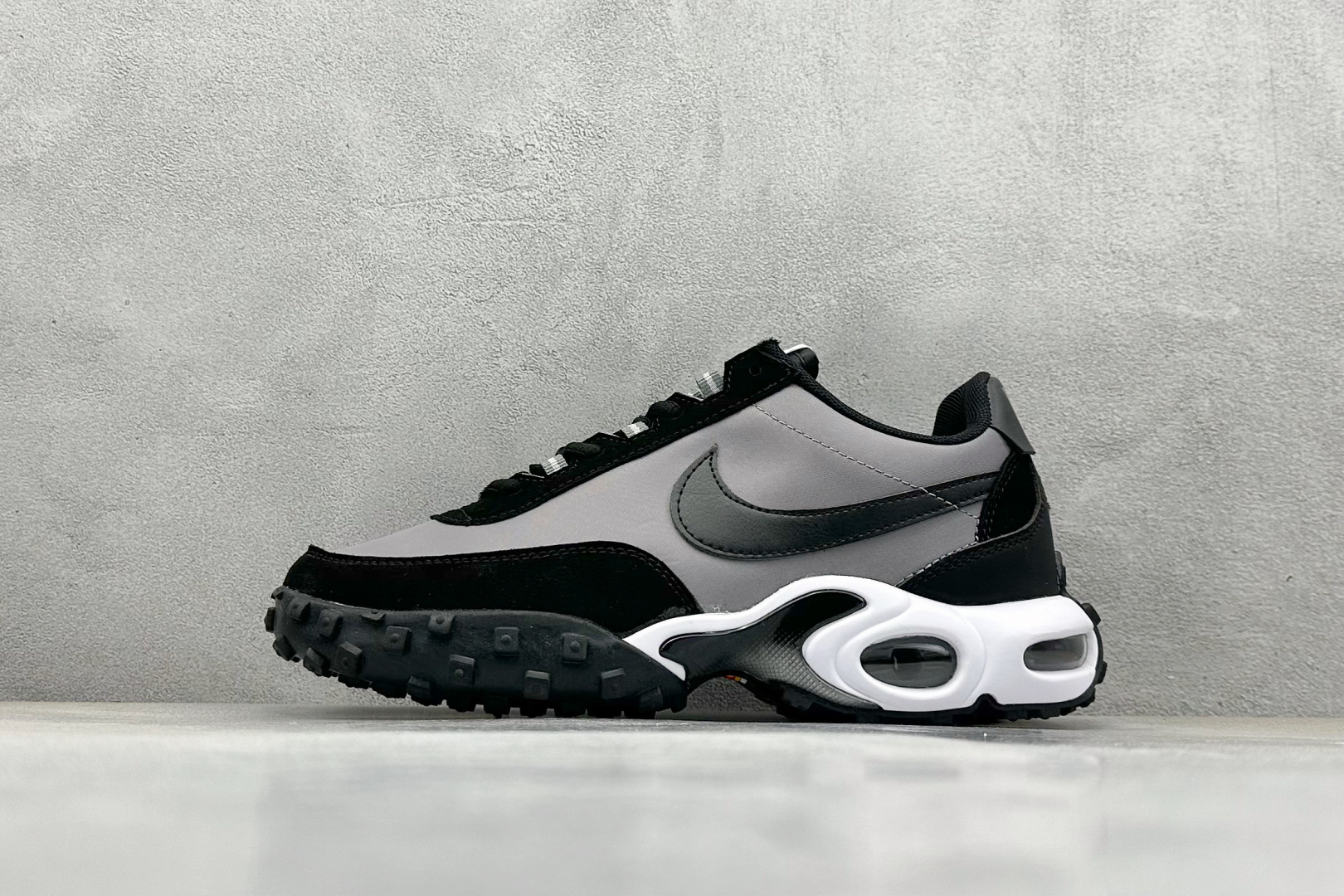 Nike Air Max Waffle SP: Retro Style with Modern Air Cushioning - FV6946 1 Nike Air Max Waffle SP: Retro Style with Modern Air Cushioning - FV6946