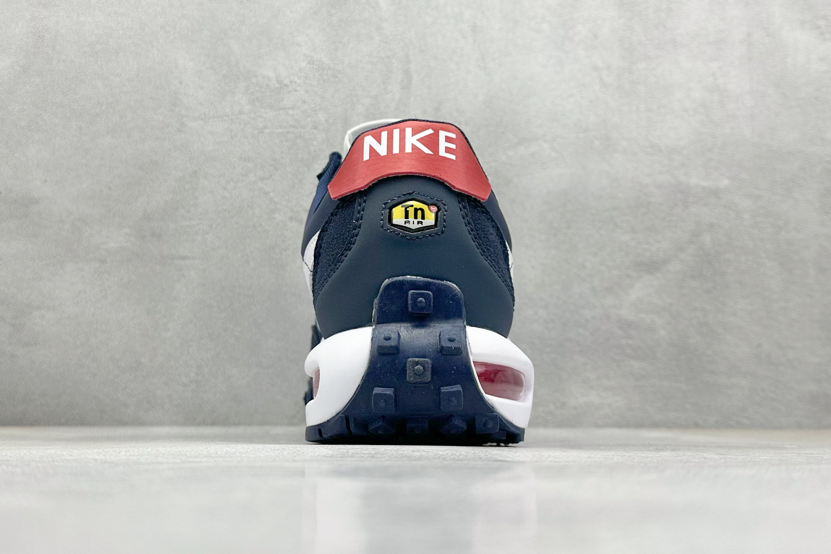 Nike Air Max Waffle SP Retro Cushioned Sneakers - FV6946 7 cmp i1746595943533 1401 0 5