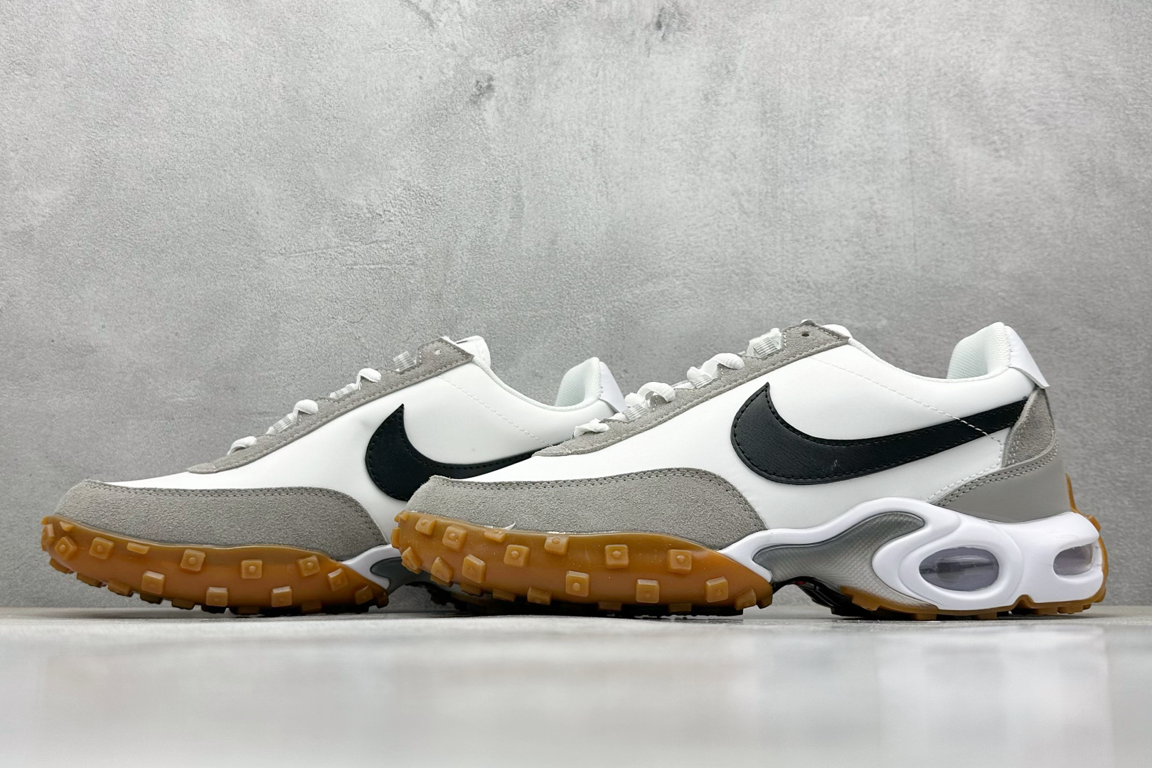 Nike Air Max Waffle SP Retro Cushioned Sneakers - FV6946 6 cmp i1746595990284 2944 0 4
