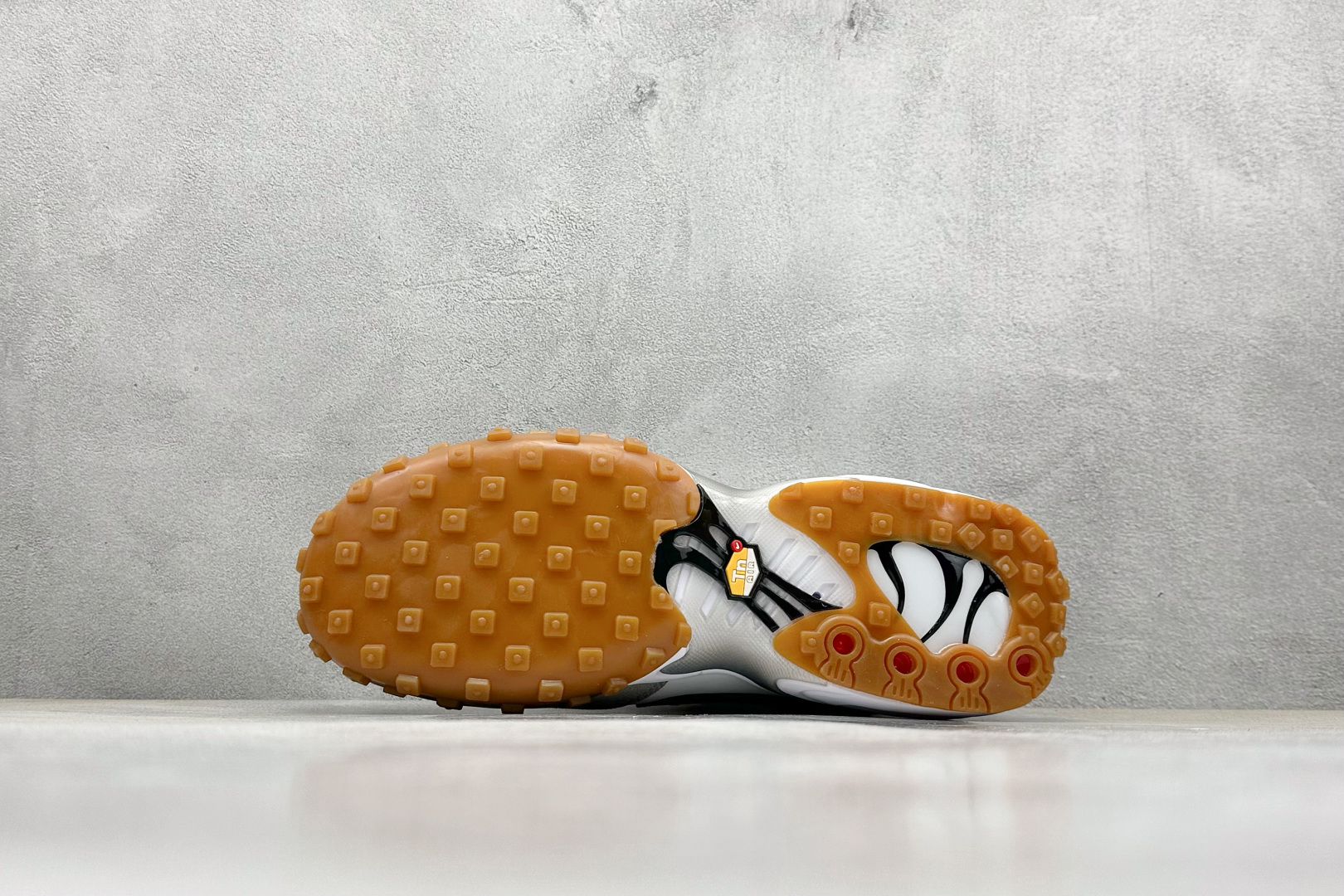 Nike Air Max Waffle SP Retro Cushioned Sneakers - FV6946 5 cmp i1746595990284 5203 0 3